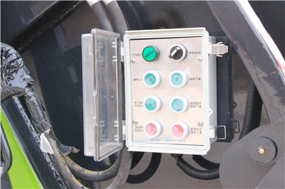 实际控制人也从钱明飞切换至张雁