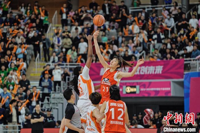 内蒙古农信女篮主场以96:85击败四川女篮,夺下