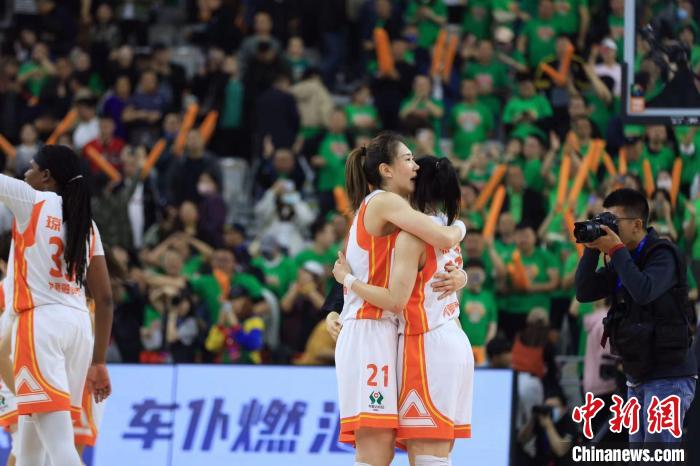 内蒙古农信女篮主场以96:85击败四川女篮,夺下