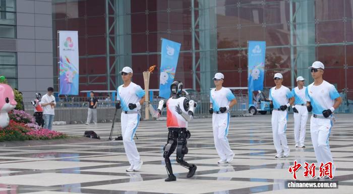 十五运会火炬传递首现机器人独立传递，5G-A技术