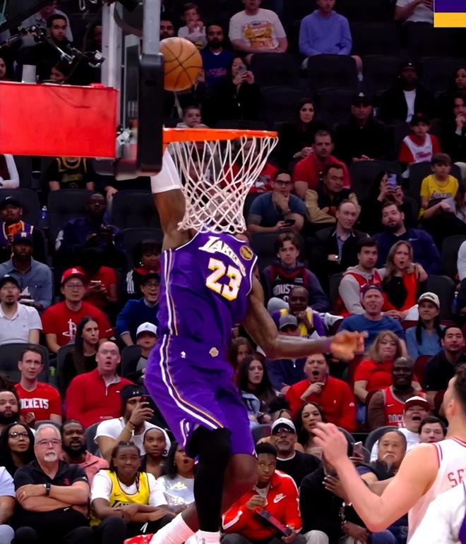 勒布朗半场轰18分刷新纪录 湖人逆转火箭稳住西