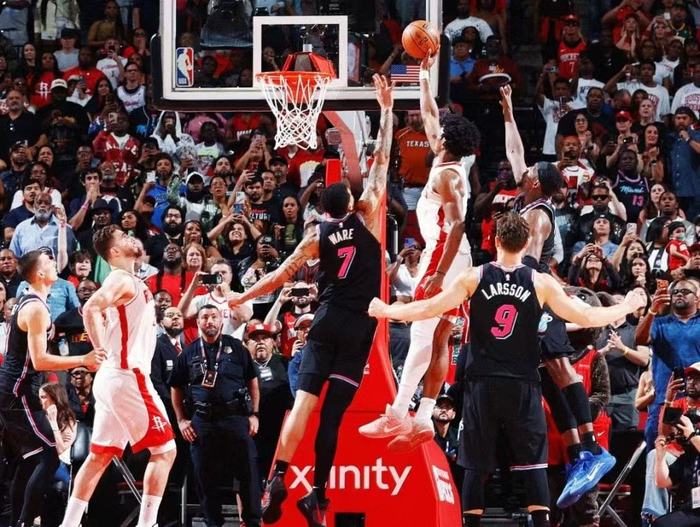 唐斯创赛季两双纪录 阿门成联盟抢板后卫标杆