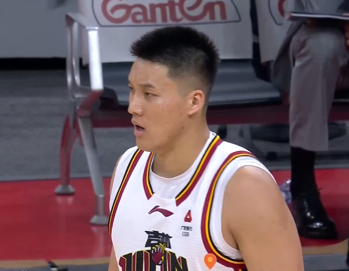 曾繁日重击刘传兴遭重罚 吉林队遭双线打击