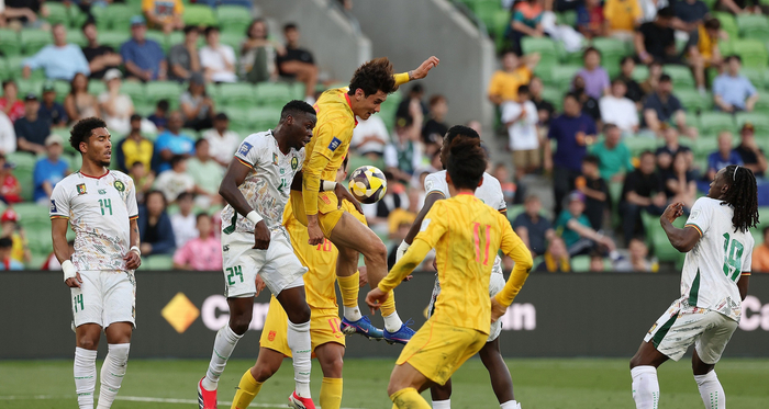 国足0-2负喀麦隆 张玉宁林良铭闪耀赛场