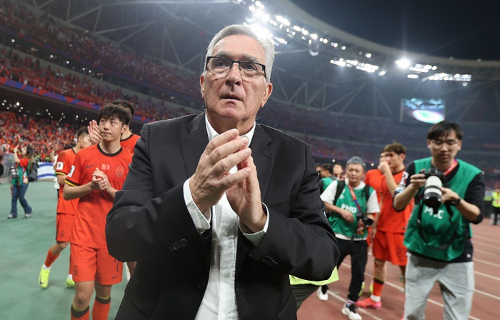 国足0-2负喀麦隆 张玉宁林良铭闪耀赛场