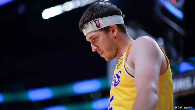 湖人核心里夫斯休赛期续约悬念：或留队或成字