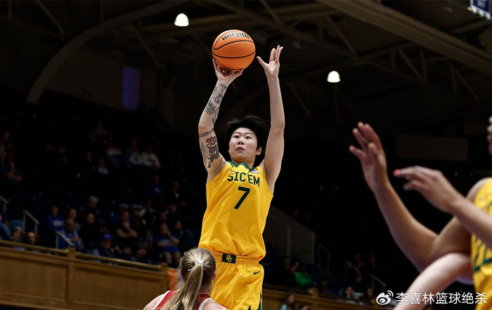 邓雨婷NCAA首秀惊艳 中国女篮小前锋新星崛起